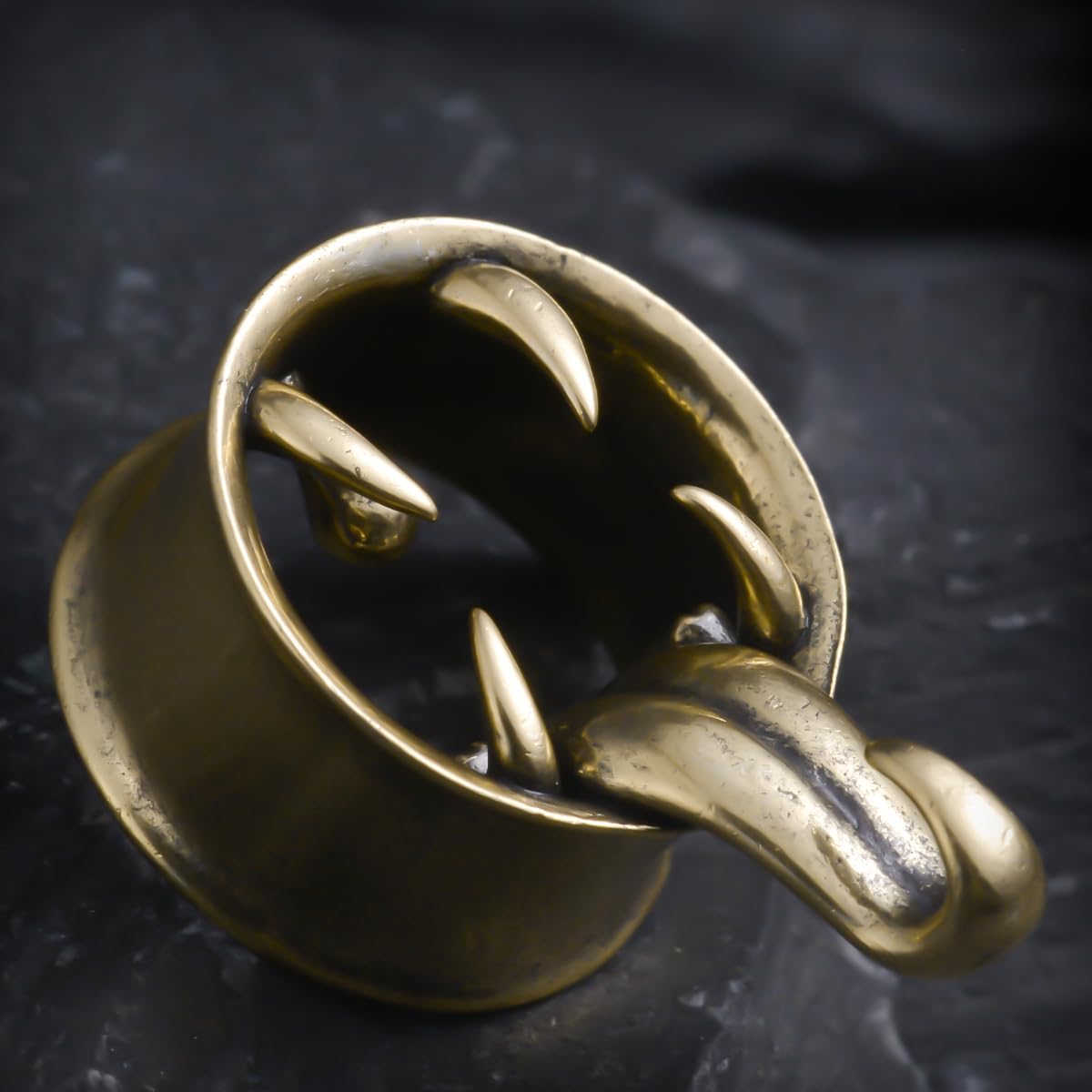 1 Pair Vintage Gauge For Ear Gothic Punk Waterdrop Plug Gauge Dangle Hanger Brass Saddle Tunnels Double Flared Ear Gauge Cool Women Body Piercing Jewelry