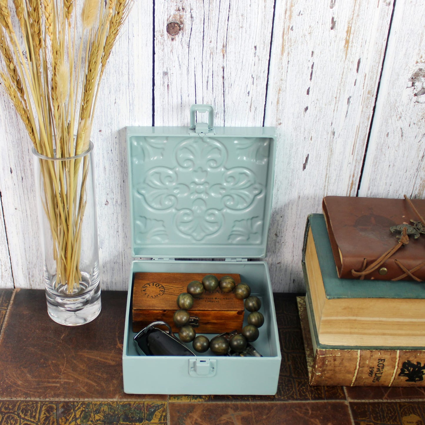 CVHOMEDECO. Rustic Metal Decorative Box Vintage Galvanized Storage Box with Lid and Hinged Square Stash Boxes for Photos, Jewelry, Keepsake and Gifts. Blue