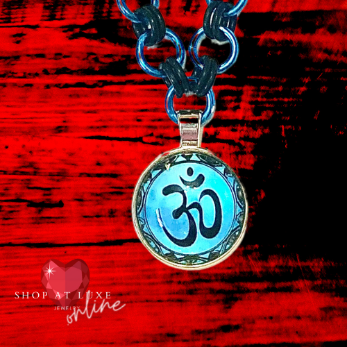 Blue Ohm Cabochon Chainmail Necklace