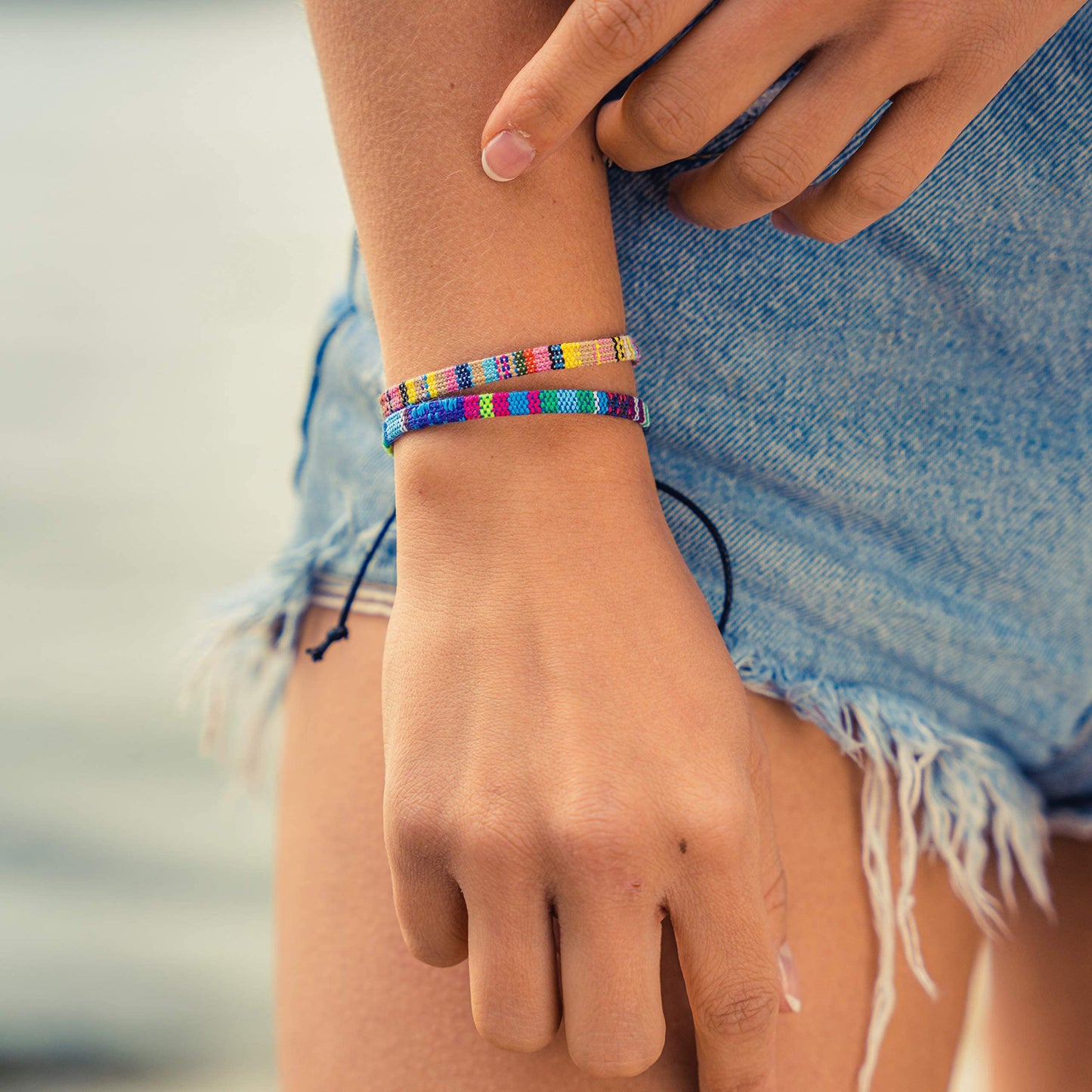 Surfer Beach Bracelet Set Men & Women - Braided Boho Summer Bracelets - Handmade Festival Jewelry - 100% Waterproof & Adjustable - Friendship Gift - Ethnic Hippie Style (Black & White)