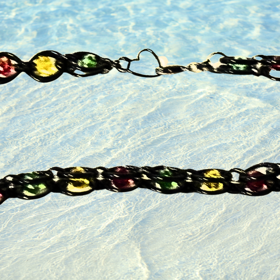 Jamaica Mon! Rasta Chainmail Necklace With Floating Crystals