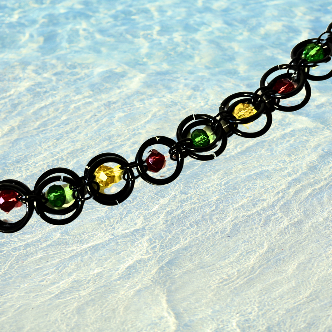 Jamaica Mon! Rasta Chainmail Necklace With Floating Crystals
